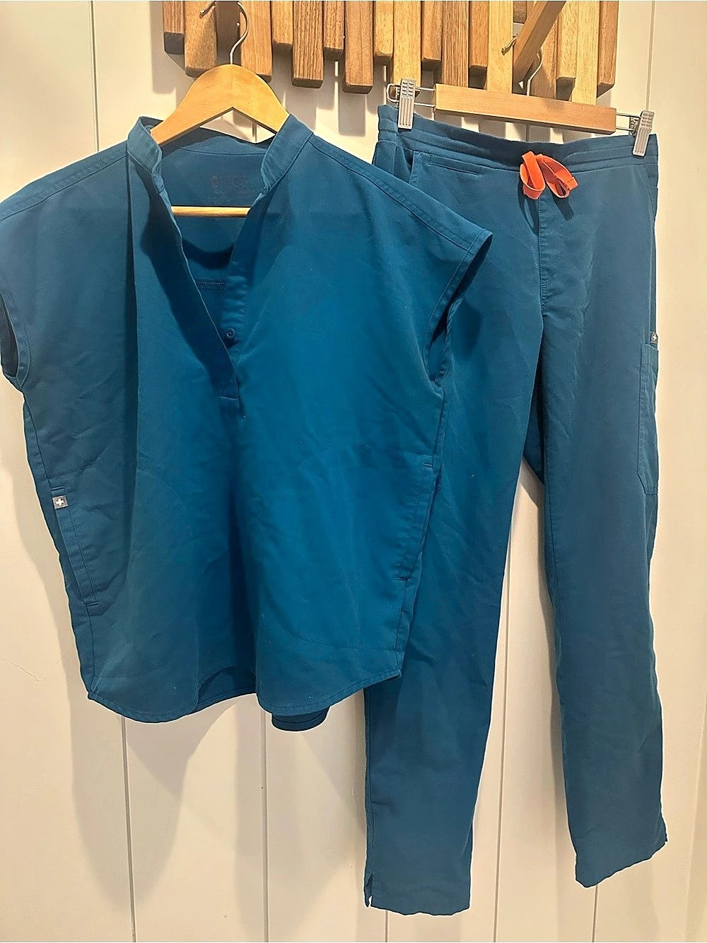 FIGS Technical Collection Scrub Set (Rafaela Top XS and Zamora Jogger S)